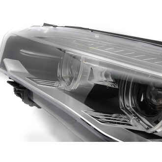 Far Bi-xenon BMW X5 F15 2013-2018 Farurile menționate au caracteristici specifice care contribuie la performanța și estetica sistemului de iluminare al vehiculului.