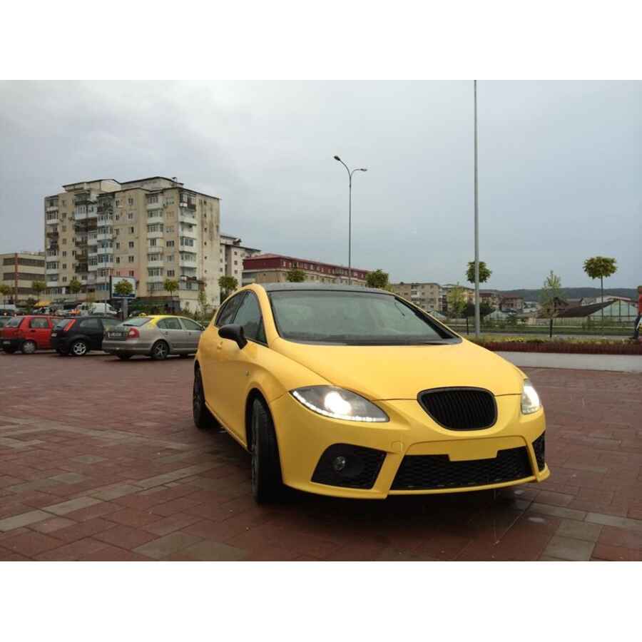 Grila Centrala Negru Lucios compatibil cu SEAT ToledoLeonAltea 2004 2009 Cupra Design 3