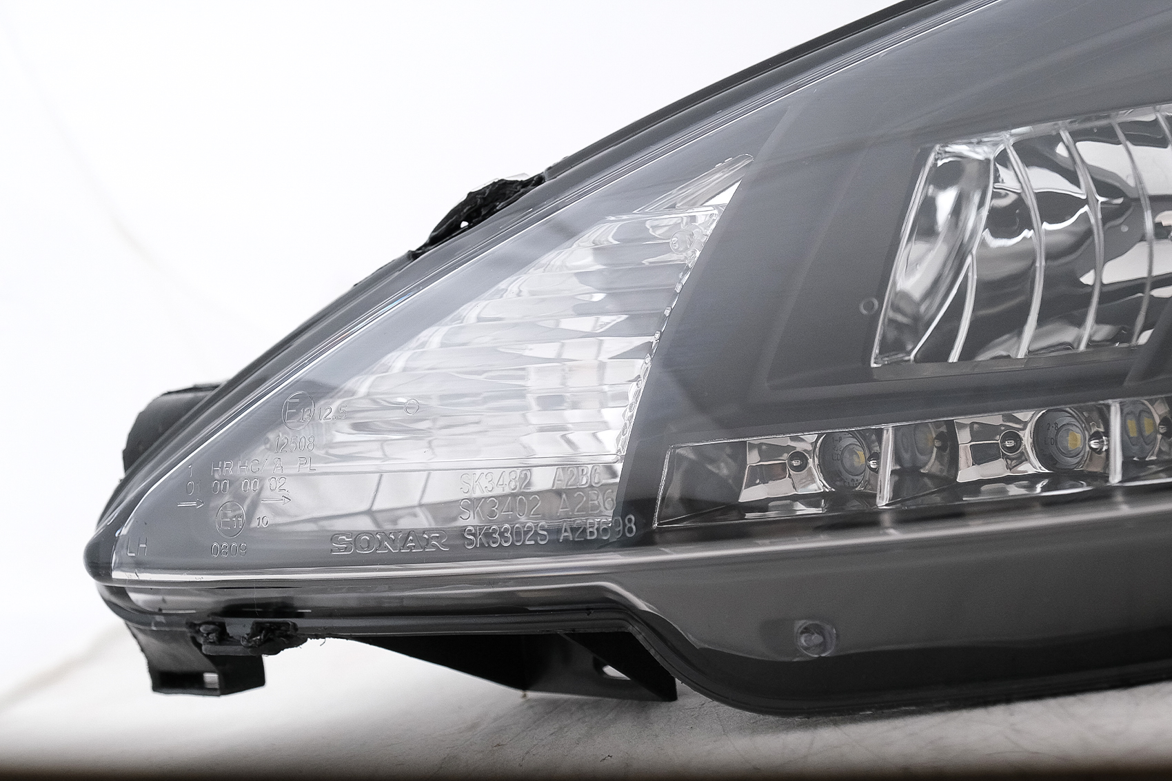 Faruri-LED-DRL-compatibil-cu-Peugeot-207-05.2006-06.2012-Negru-2 Faruri LED DRL compatibil cu Peugeot 207 05.2006 06.2012 Negru 2